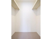 【東京都/渋谷区初台】フェアロージュ代々木 収納：洋室(約6.7帖)ウォークインクローゼットがあります