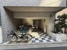 【東京都/新宿区若松町】アデッソ新宿若松町 エントランス