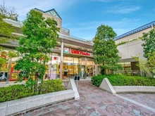 【東京都/新宿区富久町】富久クロスコンフォートタワー ヨークフーズwithザ・ガーデン自由が丘（現地より約20m）：