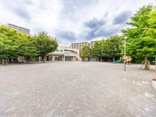 【東京都/中野区東中野】パークハウス東中野リヴゴーシュ 中野区おかのうえ公園（現地より約65m）