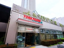 【東京都/新宿区富久町】富久クロスコンフォートタワー ヨークフーズ新宿富久店（現地より約10m）