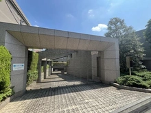 【東京都/渋谷区代々木】東急ドエル・プレステージ代々木公園 駐車場：車両出入口