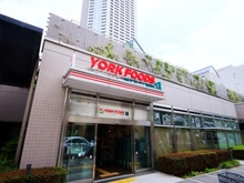 【東京都/新宿区富久町】富久クロスコンフォートタワー ヨークフーズ新宿富久店（現地より約10m）