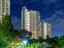 【東京都/新宿区百人町】西戸山タワーホウムズ セントラルタワー 外観：写真中央