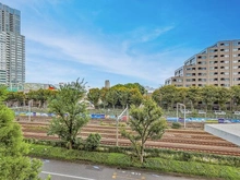 【東京都/新宿区百人町】西戸山タワーホウムズ セントラルタワー 眺望：東側バルコニーから