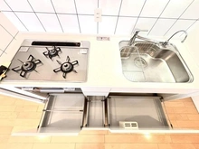 【東京都/新宿区市谷本村町】アトラス四谷レジデンス キッチン：キッチン部分の収納となっております。