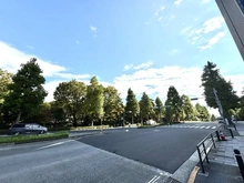 【東京都/新宿区市谷本村町】アトラス四谷レジデンス 外堀通り（現地より約100m）：木々が立ち並んでおり、緑豊かな街並みです！