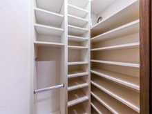 【東京都/新宿区北新宿】ジオ西新宿ツインレジデンス  イースト棟 収納：シューズインクローゼット