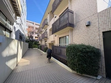 【東京都/渋谷区神宮前】神宮前プリンスハイツ アプローチ