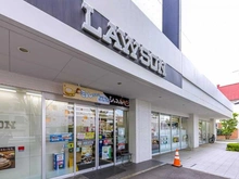 【東京都/渋谷区大山町】ザ・パークハウス代々木大山 ローソン渋谷大山町店（現地より約180m）