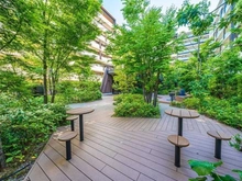 【東京都/三鷹市下連雀】プラウドシティ吉祥寺 E棟 敷地内