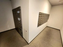 【東京都/武蔵野市桜堤】桜堤庭園ファイシア G棟 宅配BOX：右側：メールボックス