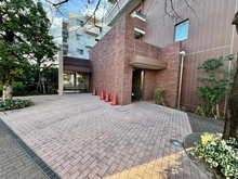 【東京都/武蔵野市吉祥寺東町】吉祥寺レジデンシア サブエントランス