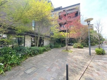 【東京都/調布市富士見町】アトラス調布 光の棟 敷地内