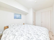 【東京都/調布市東つつじケ丘】リビオつつじヶ丘タワーレジデンス 洋室：約6帖
ウォークインクローゼット付き