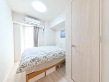 【東京都/調布市東つつじケ丘】リビオつつじヶ丘タワーレジデンス 洋室：約6帖
ウォークインクローゼット付き