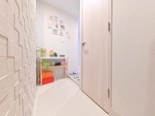 【東京都/調布市東つつじケ丘】リビオつつじヶ丘タワーレジデンス 玄関：分譲時オプションで臭気や湿度の発生を抑制するエコカラット付