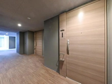 【東京都/調布市東つつじケ丘】リビオつつじヶ丘タワーレジデンス 共用部：ホテルライクな仕様の共用廊下