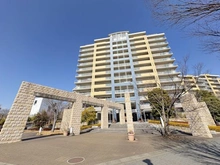 【東京都/稲城市若葉台】ファインストーリアスカイツインズエアリータワー 外観：野村不動産株式会社と積水ハウス株式会社の共同分譲