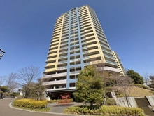 【東京都/稲城市若葉台】ファインストーリアスカイツインズエアリータワー 外観：多摩ニュータウン若葉台に建つ大規模マンション