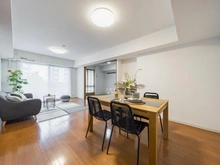 【東京都/稲城市若葉台】ファインストーリアスカイツインズエアリータワー リビング・ダイニング：約14帖のLD部分　※家具・調度品等は販売価格に含まれません