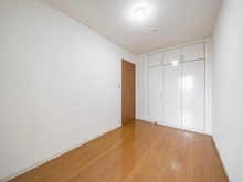 【東京都/稲城市若葉台】ファインストーリアスカイツインズエアリータワー 洋室：約5.6帖洋室