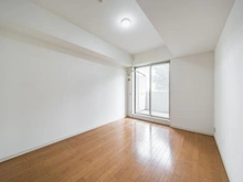 【東京都/稲城市若葉台】ファインストーリアスカイツインズエアリータワー 洋室：約7.1帖の南東向洋室＋ウォークインクローゼット