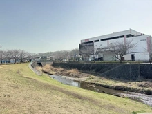 【東京都/稲城市矢野口】レリアコート京王よみうりランドウエスト 三沢川親水公園（現地より約423m）
