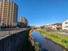 【東京都/調布市国領町】クレヴィア調布国領RESIDENCE ブリーズテラス 野川（現地より約660m）