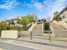 【東京都/稲城市東長沼】プラウドシティ南山 A棟 稲城市立南山小学校（現地より約600m）