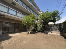 【東京都/調布市上石原】サンヴェール調布・多摩川 専用庭：南向きで陽当たりに恵まれます