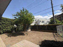 【東京都/調布市上石原】サンヴェール調布・多摩川 専用庭：南向きで陽当たりに恵まれます