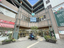 【東京都/調布市国領町】オーベル調布国領レジデンス 国領ココスクエア（現地より約460m）：マルエツ（スーパー）・キッチンオリジン・マクドナルド・リブロ（本屋）・キャンドゥ・クリーニング店等