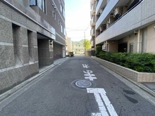 【東京都/調布市布田】ライオンズヴィアーレ調布 前面道路