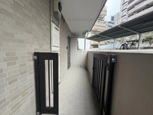 【東京都/調布市布田】ライオンズヴィアーレ調布 ポーチ