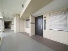 【東京都/稲城市東長沼】プラウドシティ南山 A棟 玄関