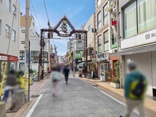 【神奈川県/川崎市中原区木月】プラウド元住吉ウエスト  モトスミ・ブレーメン通り商店街（現地より約320m）