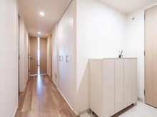 【東京都/稲城市東長沼】プラウドシティ南山 B棟 玄関