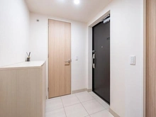 【東京都/稲城市東長沼】プラウドシティ南山 B棟 玄関