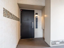 【東京都/稲城市東長沼】プラウドシティ南山 B棟 玄関