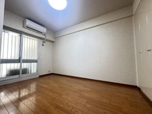 【東京都/調布市国領町】ヒルズ・グランウェイヴ調布国領 洋室：約6畳・クローゼット付