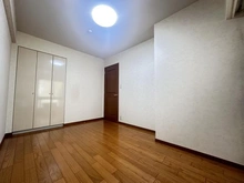 【東京都/調布市国領町】ヒルズ・グランウェイヴ調布国領 洋室：約6畳・クローゼット付