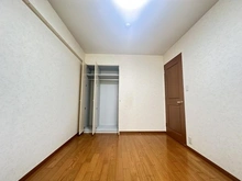 【東京都/調布市国領町】ヒルズ・グランウェイヴ調布国領 洋室：約6畳・クローゼット付