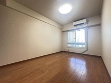 【東京都/調布市国領町】ヒルズ・グランウェイヴ調布国領 洋室：約7.1・床暖房付
ウォークインクロークローゼット付