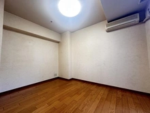 【東京都/調布市国領町】ヒルズ・グランウェイヴ調布国領 洋室：約5.5畳・クローゼット付