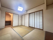 【東京都/調布市国領町】ヒルズ・グランウェイヴ調布国領 和室：約6畳・納戸・縁側