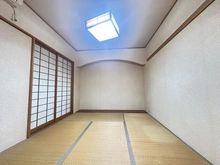 【東京都/調布市国領町】ヒルズ・グランウェイヴ調布国領 和室：約6畳・納戸・縁側