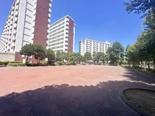 【東京都/調布市国領町】ヒルズ・グランウェイヴ調布国領 くすのきアパート広場（現地より約100m）：