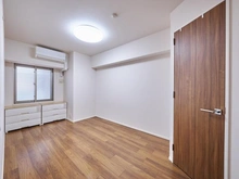 【東京都/稲城市東長沼】プラウドシティ南山 A棟 洋室：約7.5帖（ウォークインクローゼット有）