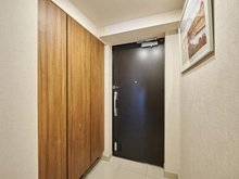 【東京都/稲城市東長沼】プラウドシティ南山 A棟 玄関